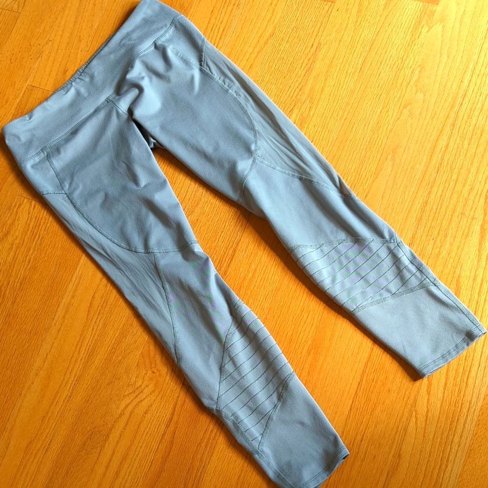 Abercrombie& Fitch gray legging